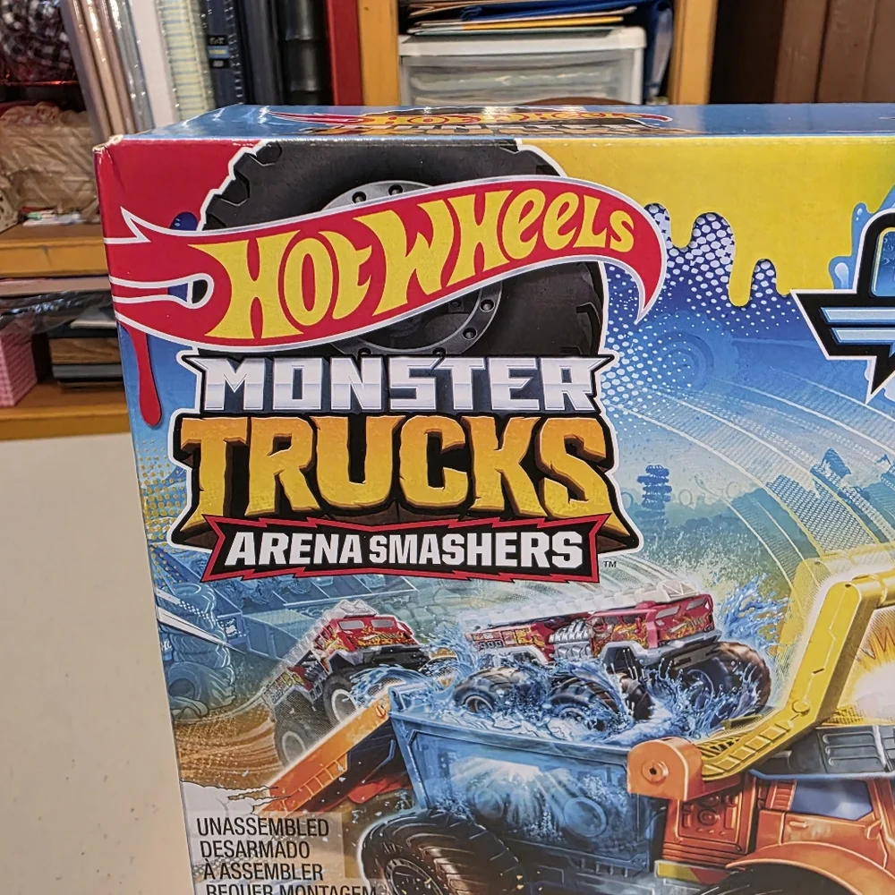 Hot Wheels Monster Trucks Arena Smashers Color Shifters 5 Alarm Rescue NEW Box